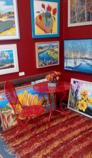 gallery corner red